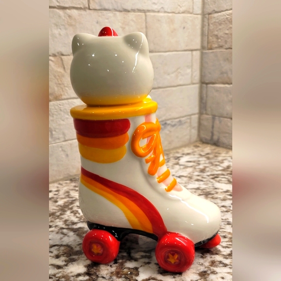 NEW Limited Clayworks Hello Kitty Roller Derby Figurine - Picture 3 of 5